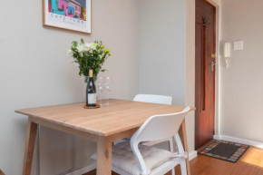 Woodlands House Charming 1BR Apartment